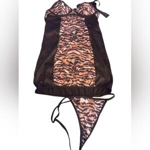 NWT Fredericks Of Hollywood Top And Thong Bottom Lingerie Set Size M